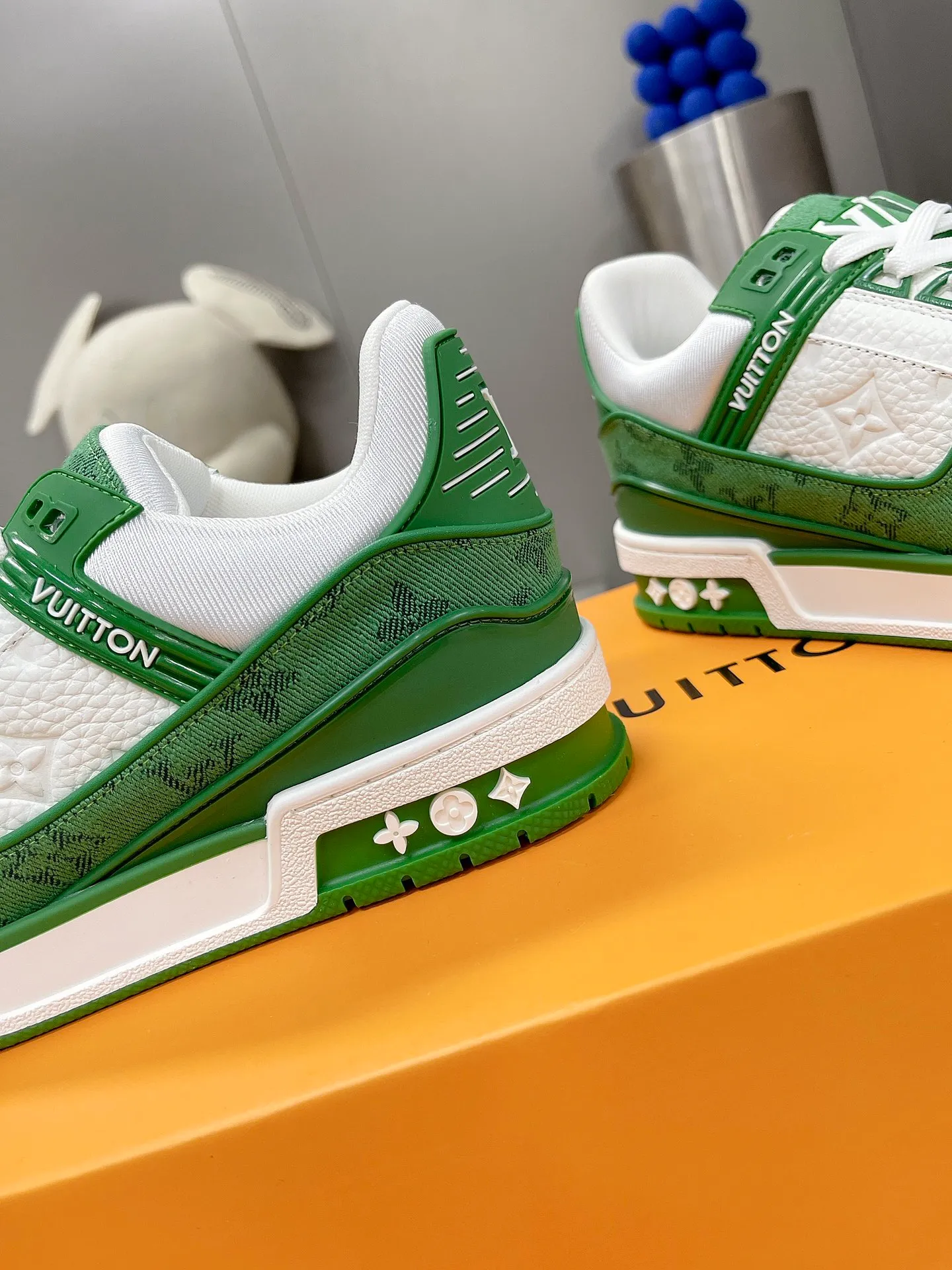 👟👟Ex-factory price 840👟👟The highest version on the Internet⚠️Feel free to compare! 2021🔥New model, purchase quality LV~Louis Vuitton by Virgin Abloh’s best-looking sneakers, Donkey Brand strongly recommends new products, official website limited edition retro basketball sneakers! Both high and low tops cost money to purchase 1:1 accurate replicas of the originals. The details are invincible, full of sincerity, imported custom-made original cowhide, the original package method is the same, the details are 100% restored, and the private model customized the original one-piece T👟👟factory price U outsole, which is different from other brands. Without the original version, this effect cannot be achieved! 35-45 (46 is custom-made and non-refundable) Some colors are available in women’s styles